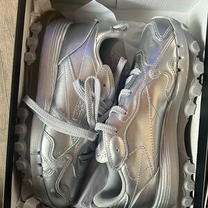 Carbon b silver sneakers